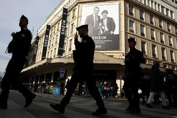 El gobierno francés suspendió temporalmente la plataforma Shein tras descubrir la venta de muñecas sexuales con apariencia infantil. FOTO: Reuters.