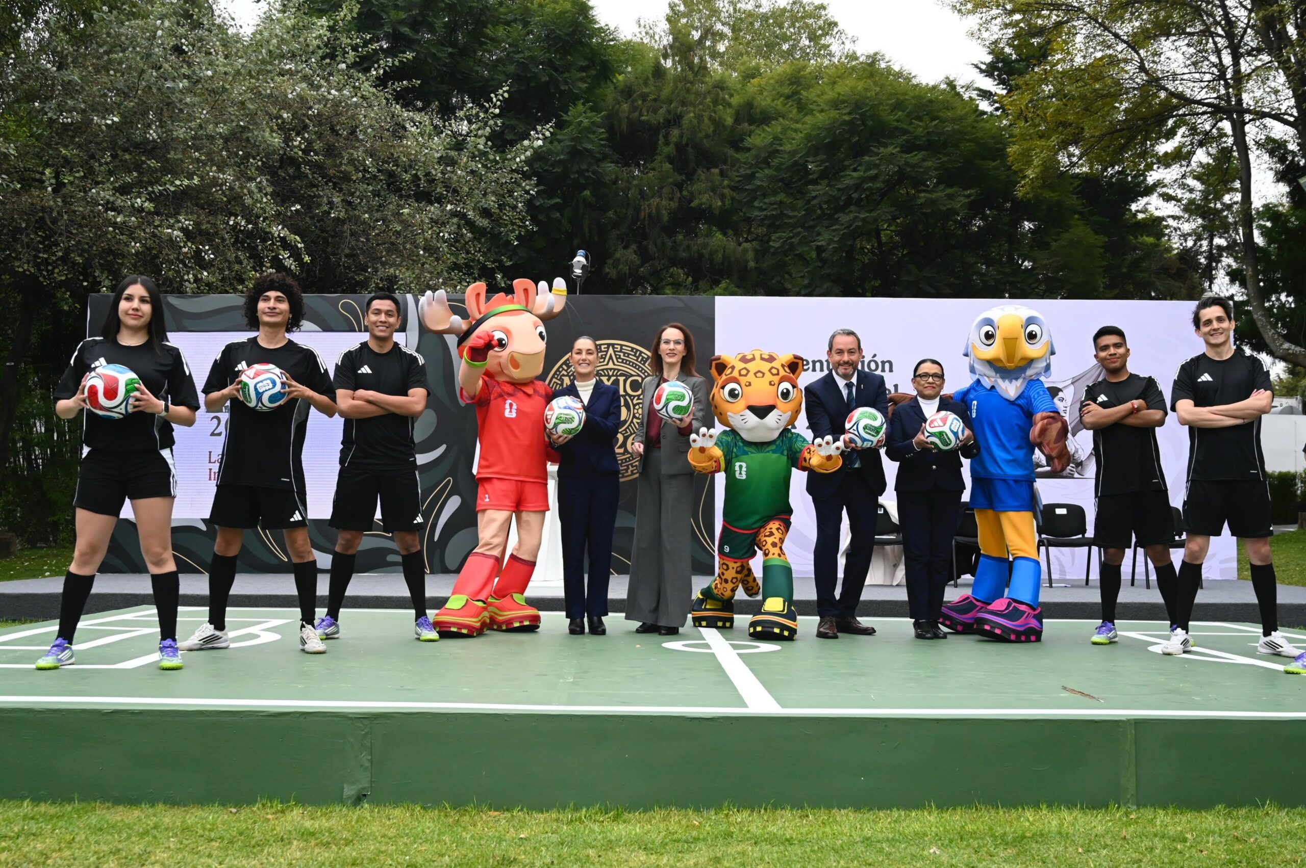 México se prepara para recibir la Copa Mundial FIFA 2026, cuyo lanzamiento oficial encabezó la presidenta Claudia Sheinbaum en el Complejo Cultural Los Pinos. FOTO: Gobierno de México.