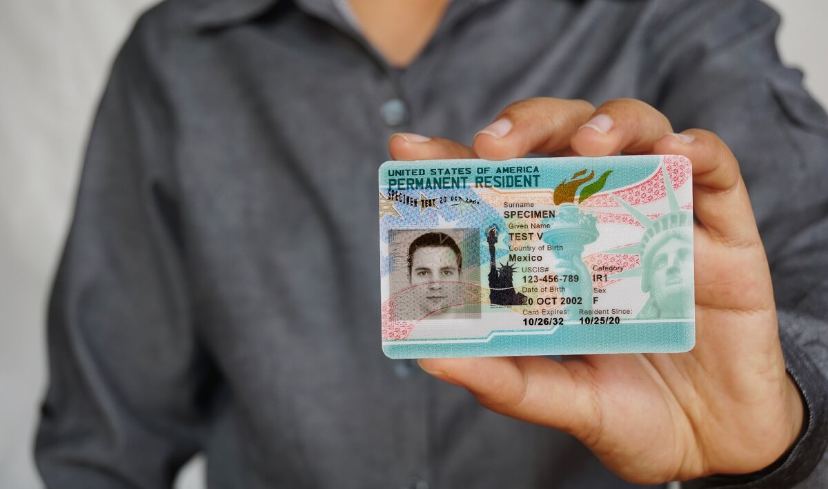 Estados Unidos revisará todas las green cards de ciudadanos de 19 países tras tiroteo en Washington