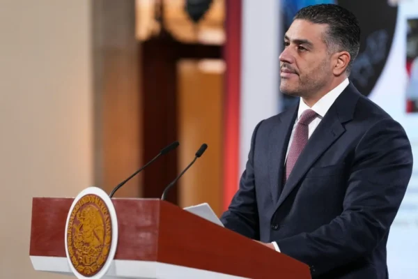 Omar García Harfuch, confirmó que el empresario poblano Nazario Ramírez, detenido en Guadalajara, pertenece al Cártel Jalisco Nueva Generación y realizaba actividades de narcomenudeo y extorsión en Puebla y Jalisco. FOTO: Presidencia.