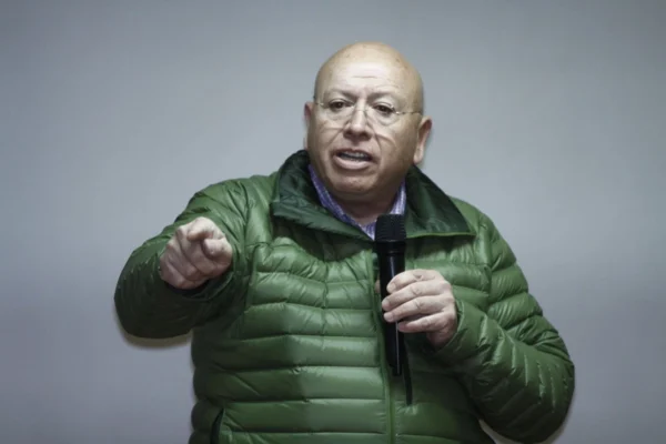 Isidro Pastor, ex dirigente estatal del PRI en Edomex, salió del penal de Santiaguito tras cinco días, luego de que un Ministerio Público federal no sostuvo la imputación por operaciones con recursos de procedencia ilícita. FOTO: Cuartoscuro.