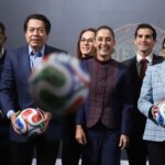 El gobierno federal adelantó que el Mundial 2026 se vivirá en las plazas públicas, escuelas y espacios culturales de todo el país. FOTO: Aristegui Noticias.