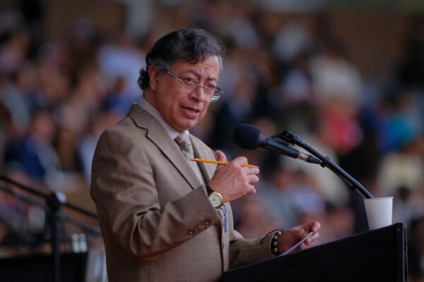 Gustavo Petro enfrentó críticas tras revelarse un pago en un club de Lisboa, incluido en los movimientos bancarios que difundió para responder a acusaciones de Estados Unidos. FOTO: Presidencia de Colombia.