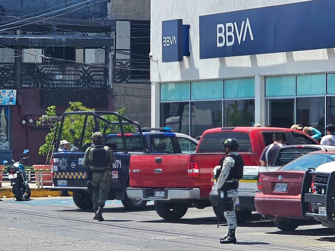 Asaltaron y lesionaron a un hombre que acababa de salir de un BBVA en La Paz. Le dispararon en la pierna para quitarle 200 mil pesos. FOTO: Periódico Correo.