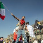 FGJ-CDMX acusa tentativa de homicidio a cinco detenidos de la marcha de ‘Generación Z México’ Las detenciones realizadas tras la marcha de ‘Generación Z México’ siguen generando atención pública, especialmente por los señalamientos de tentativa de homicidio contra algunos participantes. FOTO: CNN en español.