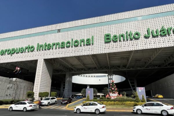 Claudia Sheinbaum anunció un acuerdo para ordenar el servicio y garantizar seguridad a los usuarios rumbo al Mundial 2026. FOTO: IMER Noticias.