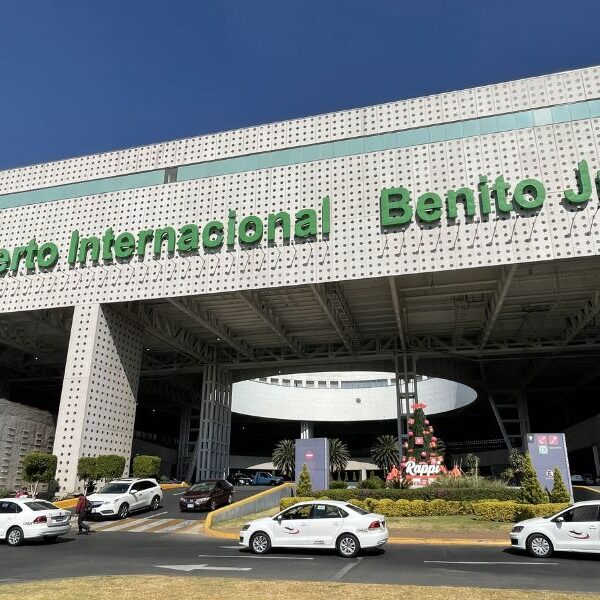 Claudia Sheinbaum anunció un acuerdo para ordenar el servicio y garantizar seguridad a los usuarios rumbo al Mundial 2026. FOTO: IMER Noticias.