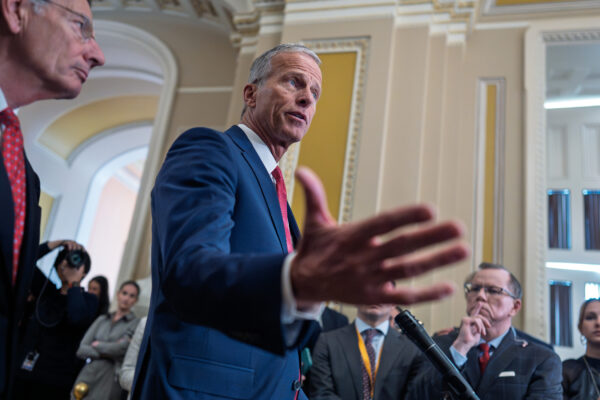 El Senado estadounidense avanzó hacia la reapertura del Gobierno federal con un acuerdo bipartidista que excluye los subsidios médicos de la Ley ACA. FOTO: Getty Images.