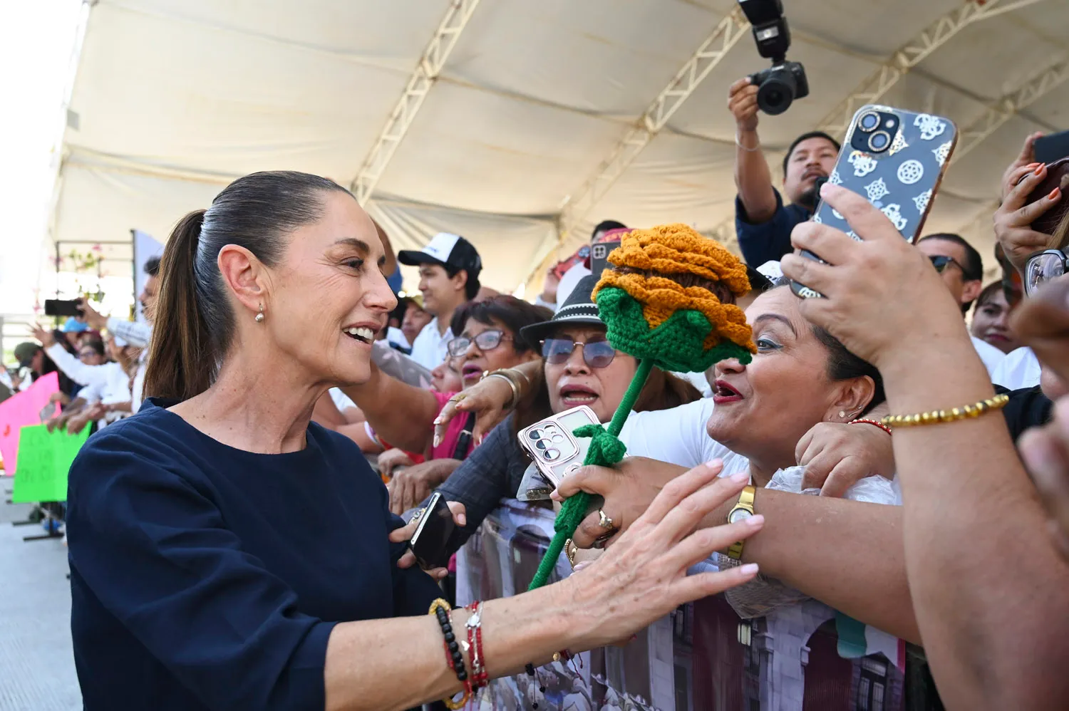 Claudia Sheinbaum formalizó la convocatoria para una concentración en el Zócalo el próximo 6 de diciembre, donde se conmemorarán los siete años de la llamada Cuarta Transformación.