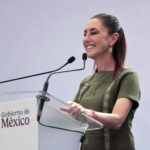 Sheinbaum afirmó que el Tren Maya de carga permitirá reducir el precio de la gasolina en el sureste del país, al facilitar una mayor distribución de combustible. FOTO: Presidencia de México.