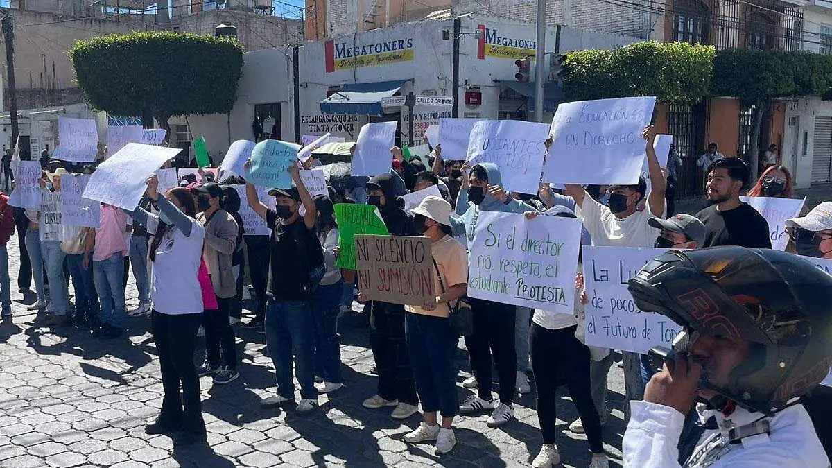 Paro en el Tecnológico de Tehuacán cumple un mes; alumnos rechazan clases virtuales y exigen destitución del director