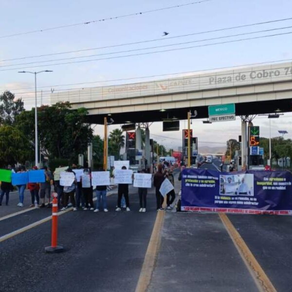 La tensión en el Instituto Tecnológico de la Sierra Negra, en Tehuacán, aumentó luego de que estudiantes en paro denunciaron actos de intimidación por parte de sujetos armados que ingresaron al plantel. FOTO: La Jornada de Oriente.