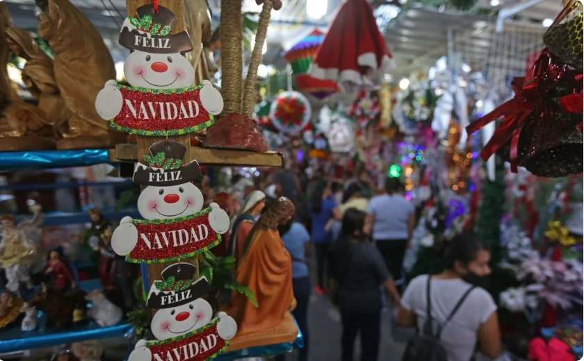 Ayuntamiento autorizará 400 permisos a comerciantes para vender artículos decembrinos en tres puntos de la ciudad. FOTO: Debate.