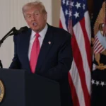 Donald Trump asegura que firmó la orden de liberación de miles de páginas de los ‘archivos Epstein’, además de acusar a la administración Biden de ocultarlos y más vínculos con figuras demócratas. FOTO: AP.