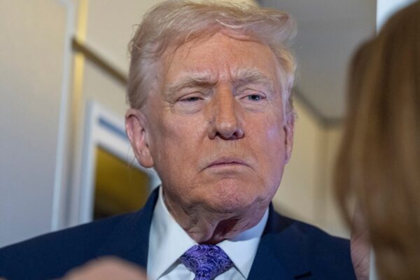 Donald Trump confirmó que sostuvo una conversación telefónica con Nicolás Maduro, aunque evitó dar detalles sobre el contenido de la llamada.