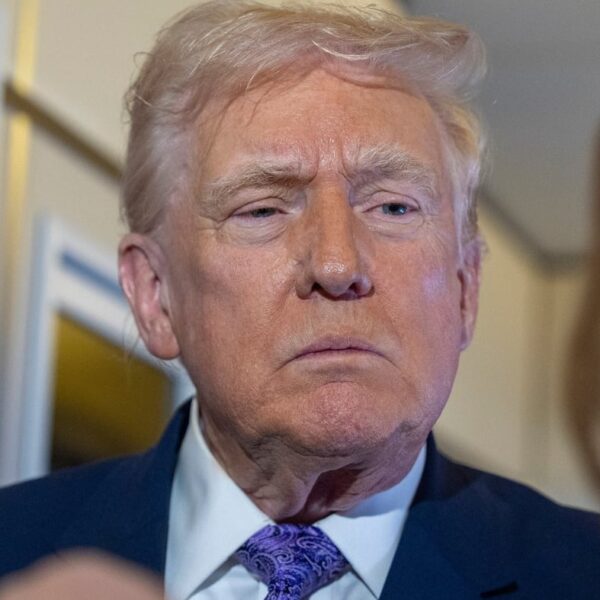 Donald Trump confirmó que sostuvo una conversación telefónica con Nicolás Maduro, aunque evitó dar detalles sobre el contenido de la llamada.