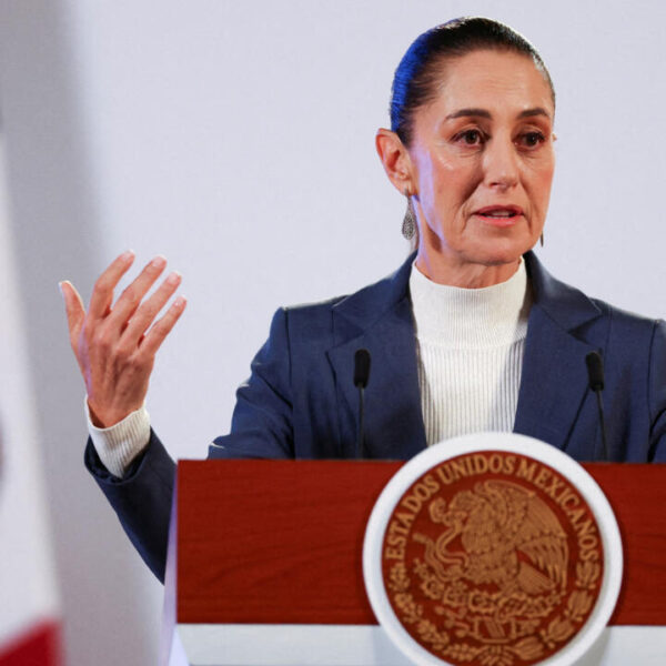 SEP federal se sumará a la auditoría en Puebla para revisar una década de asignación de plazas y RVOEs. Sheinbaum ordena ir a fondo. FOTO: Milenio.