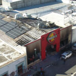 Fotografía aérea de la fachada del local comercial donde ocurrió un incendio este sábado, en Hermosillo, Sonora (México). EFE/ Daniel Sánchez