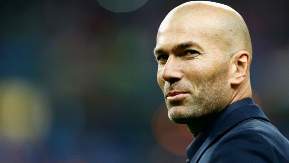 Zidane rompe el silencio y enciende la ilusión: “Va a pasar pronto, muy pronto.” El ídolo francés dejó entrever su regreso a los banquillos.