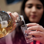 El consumo de alcohol en México subió a 73.7% en 2025, con el mayor incremento registrado entre las mujeres, según datos de la Secretaría de Salud.