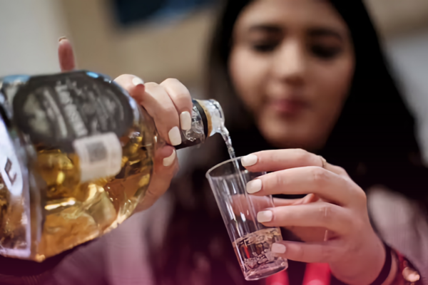 El consumo de alcohol en México subió a 73.7% en 2025, con el mayor incremento registrado entre las mujeres, según datos de la Secretaría de Salud.