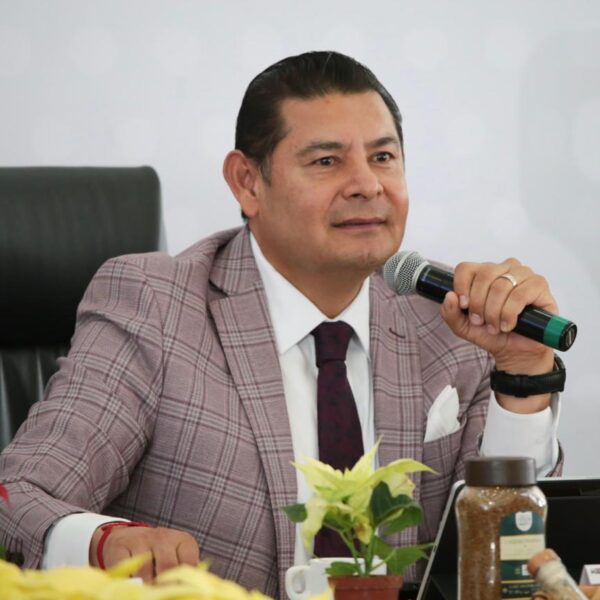 Alejandro Armenta aseguró que su gobierno ahorró 400 mdp en licitaciones