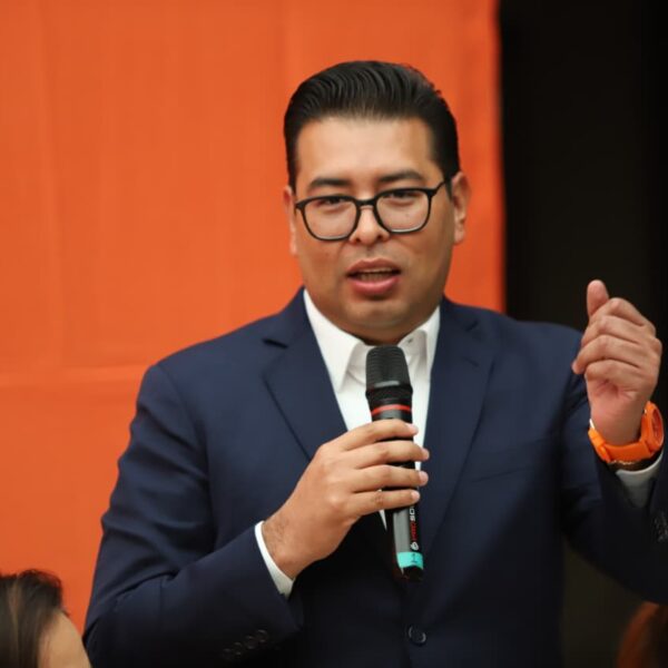 Néstor Camarillo se destapó rumbo a 2027 y pidió a Movimiento Ciudadano ser considerado para competir por la alcaldía de Puebla. FOTO: X @NestorCamarillo.