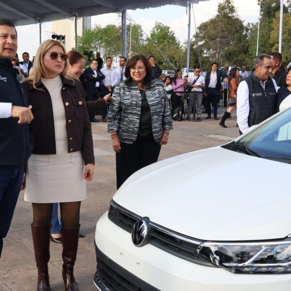 Gobierno de Puebla entregó 35 vehículos