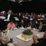 La cena navideña en el Centro Expositor congregó a familias de distintos puntos del estado, como parte del Festival Navideño Por Amor a Puebla.