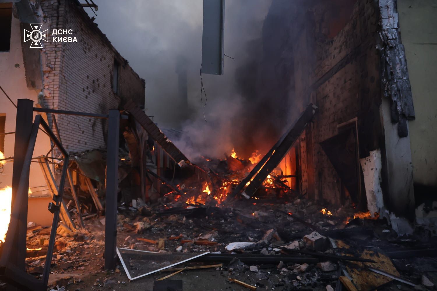 Zelensky acusa a Rusia de escalar la guerra tras bombardeo masivo contra Kiev