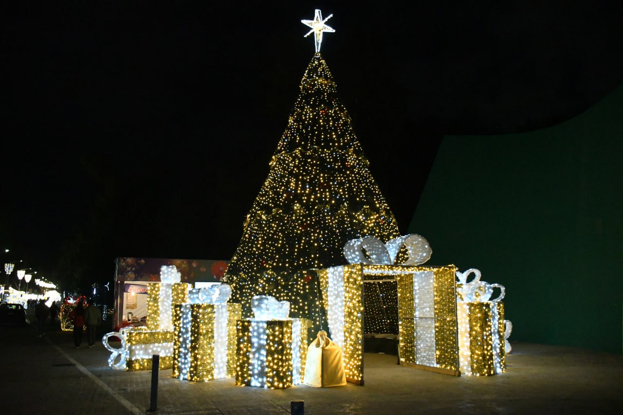 La Villa Navideña del Centro Expositor abrirá del 20 de diciembre al 4 de enero con pista de hielo tipo circuito, tobogán gigante, iglú nevado y trenecitos. FOTO: Centro Expositor.