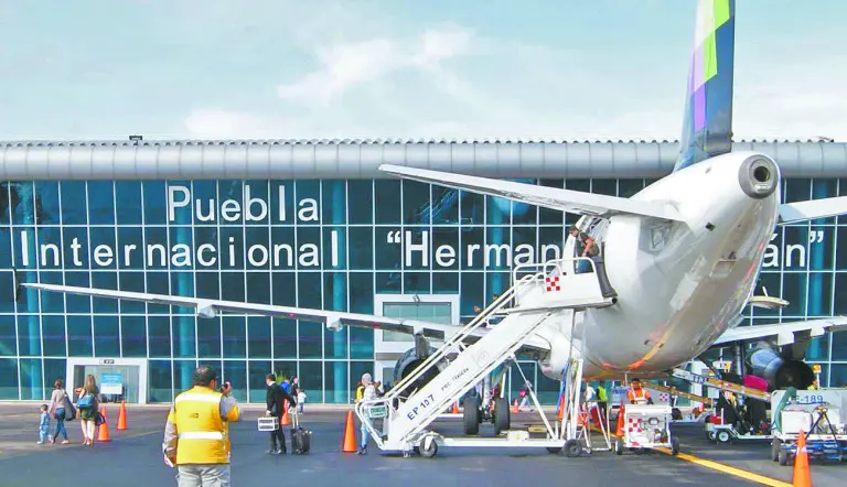 El tráfico aéreo crece 2.5% en México, pero Puebla quedó fuera del top 10 de aeropuertos más concurridos.