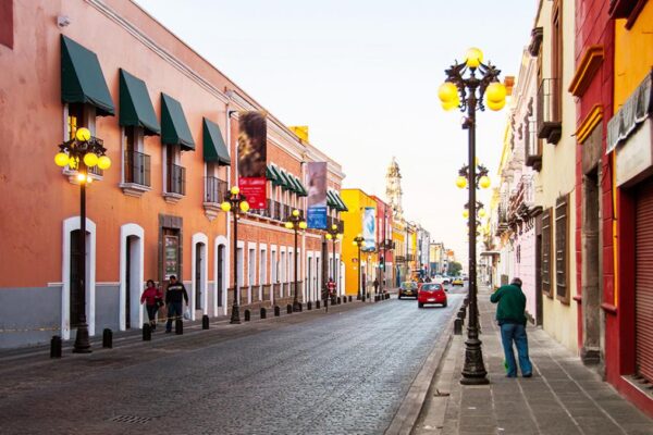Comercio poblano enfrenta su peor cierre de año desde la pandemia: ventas desplomadas, baja afluencia y escaso repunte incluso en el Buen Fin. FOTO: El Economista.