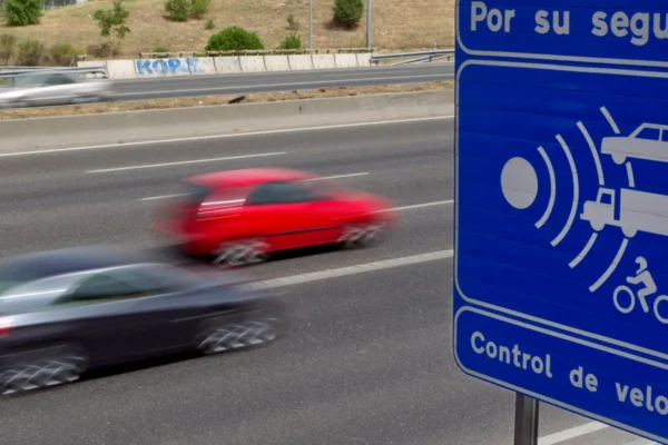 Autoridades estatales reforzarán la vigilancia a vehículos con placas de otros estados, responsables del 71% de los excesos de velocidad registrados en Puebla.