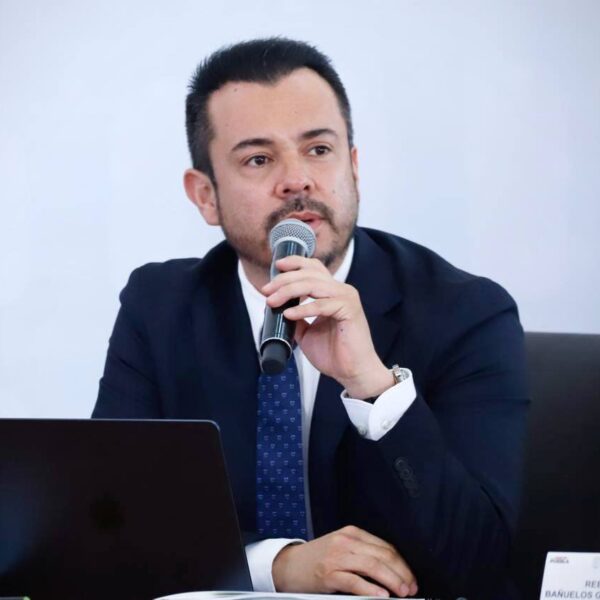 García Parra acusó que, en gobiernos pasados, la CDH Puebla emitía recomendaciones a cambio de pagos, las cuales eran utilizadas como herramientas de golpeteo político. FOTO: Síntesis Nacional.