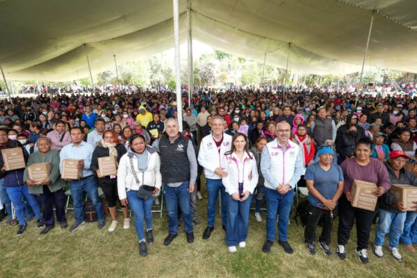 Con entregas directas en colonias del sur de Puebla, el Ayuntamiento y el SMDIF continúan acercando apoyos alimentarios a quienes más lo necesitan.