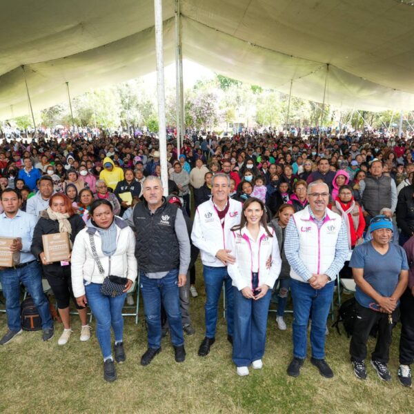 Con entregas directas en colonias del sur de Puebla, el Ayuntamiento y el SMDIF continúan acercando apoyos alimentarios a quienes más lo necesitan.