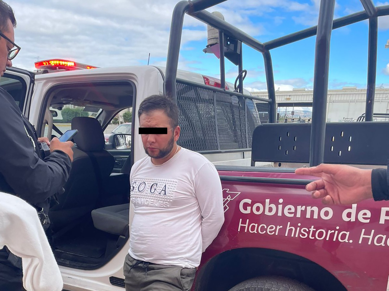 Detienen a presunto asaltante de cuentahabiente en una plaza comercial de San Martín Texmelucan, tras un reporte de emergencia.