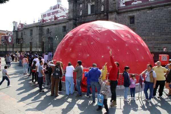 IMACP Puebla ya abrió al público el domo sensorial para vivir la Navidad a través de los sentidos.