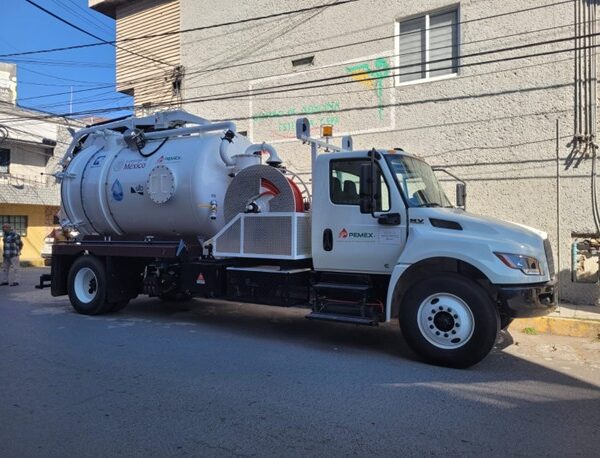 Texmelucan refuerza el mantenimiento del drenaje con la incorporación de un nuevo camión de desazolve para prevenir inundaciones.