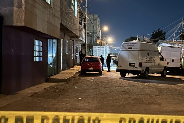 Ataque armado en la colonia Jorge Murad Macluf deja dos hombres muertos y un herido; la Fiscalía ya investiga y no hay detenidos. FOTO: Carlos Martín Huerta.