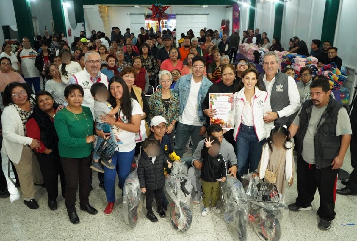 Pepe Chedraui y MariElise Budib arrancaron el ciclo de posadas del SMDIF con tradiciones, talleres y entrega de cobertores para comunidades de Los Héroes y Loma Bella.