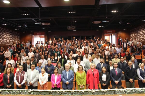 La Contraloría Municipal de Puebla informó que más de 6 mil personas servidoras públicas han sido capacitadas este año en prevención de la corrupción e integridad gubernamental.