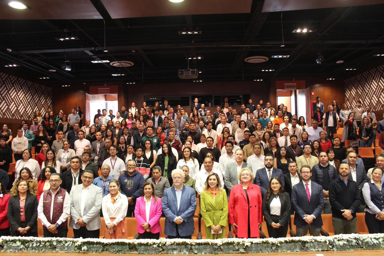 La Contraloría Municipal de Puebla informó que más de 6 mil personas servidoras públicas han sido capacitadas este año en prevención de la corrupción e integridad gubernamental.