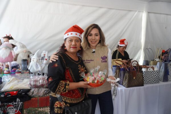 El Bazar Mujeres Imparables reunió a 60 emprendedoras poblanas que fortalecieron sus redes de venta durante la temporada decembrina.