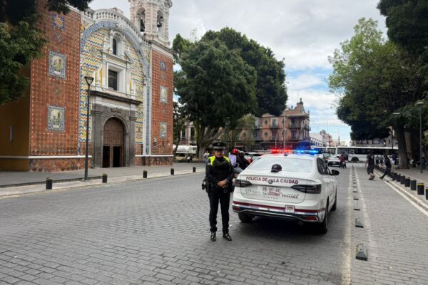 Autoridades de Puebla vigilan la zona del Seminario Palafoxiano para prevenir delitos y atender emergencias durante los festejos guadalupanos.