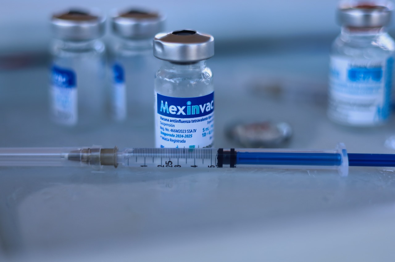 Solo 4 de cada 10 pacientes hospitalizados en Puebla están vacunados contra influenza y Covid