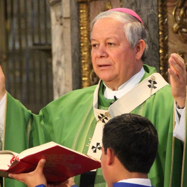 El arzobispo Víctor Sánchez confirmó que el Vaticano ya inició el proceso para designar a su sucesor en Puebla, tras su renuncia presentada al cumplir 75 años. FOTO: Síntesis Nacional.