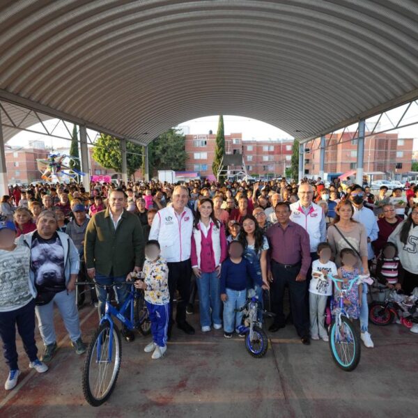 Familia poblanas convivieron en las posadas de “Vive el invierno de la capital”, recibiendo cobertores ante el inicio de las bajas temperaturas y momentos de calidez en grupo.