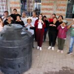 El Gobierno Municipal de San Pedro Cholula refuerza sus programas de apoyo para familias en situación vulnerable entregando depósitos de agua en San Cristóbal Tepontla.